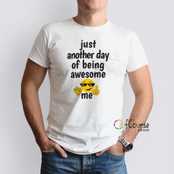 koszulka męska z zabawnym napisem awesome. Prezent dla niego